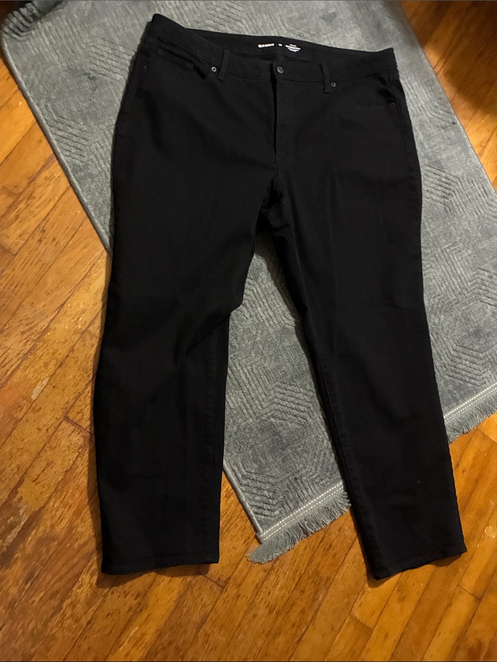 Old Navy Black Women’s Stretch Slim Jeans with slimming pockets